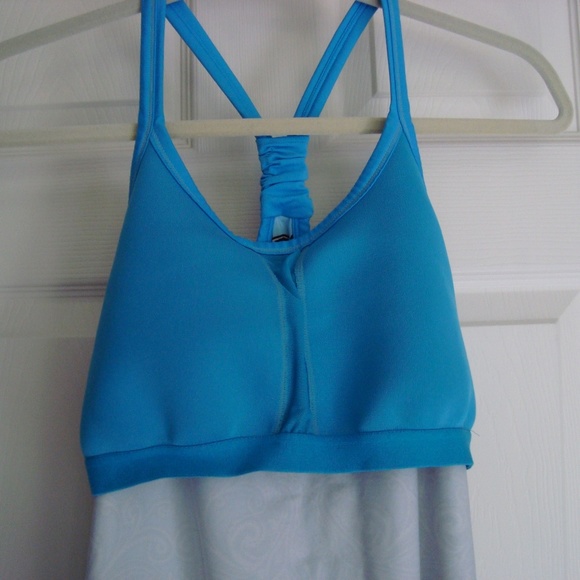 Athleta workout top, poly/nylon/spandex, cups, L - Picture 4 of 5
